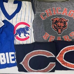 Lot of 5 Women’s Chicago Sports team shirts, Cubs and Bears